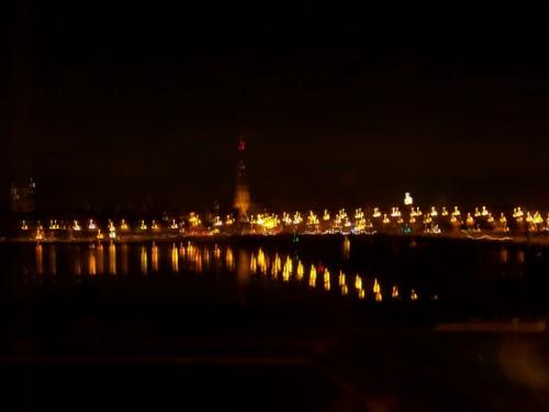 Rigaer Bruecken bei Nacht (100_0333.JPG) wird geladen. Eindrucksvolle Fotos aus Lettland erwarten Sie.